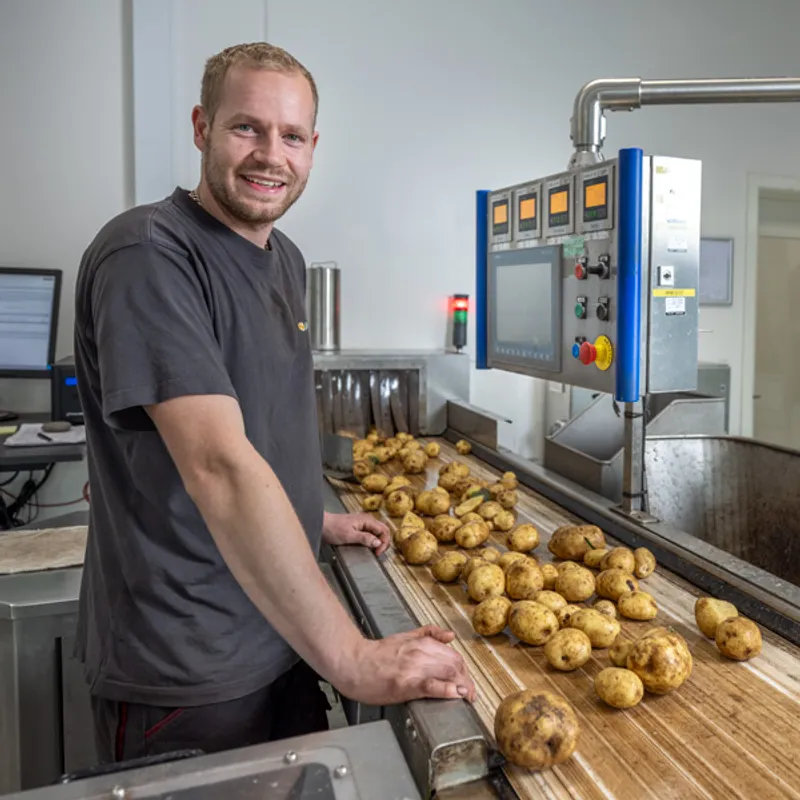Claus Spangsberg Stephansen, vejehusoperatør hos AKD i Brande