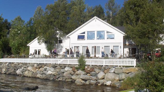 Ver med og løft Holmely vidare. Vil du bidra med tid, bønn eller økonomisk støtte?