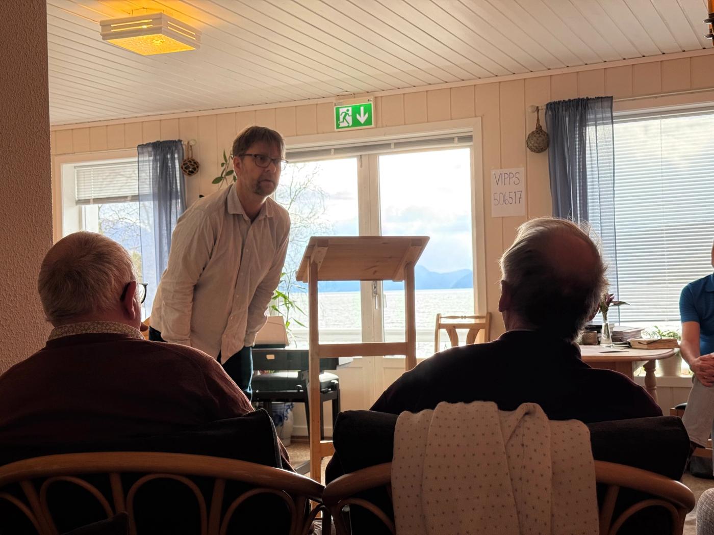 Geir Otto Holmås underviser