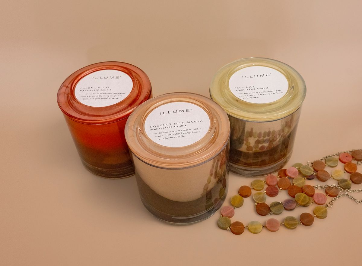 set of 3 candles as a product photo