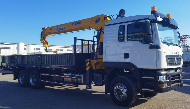 HOWO-TX 6×4 truck with a straight-arm XCMG crane