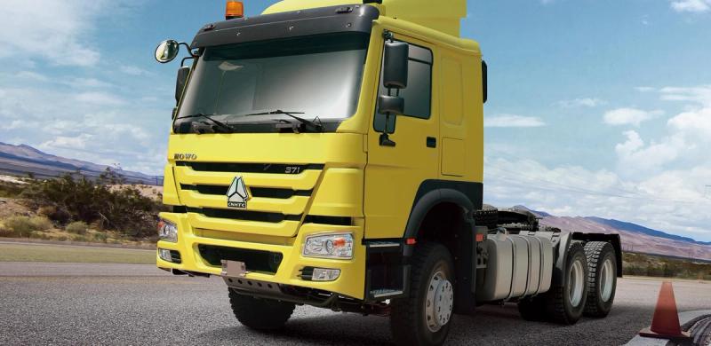 Yellow HOWO-7 6×4 tractor head