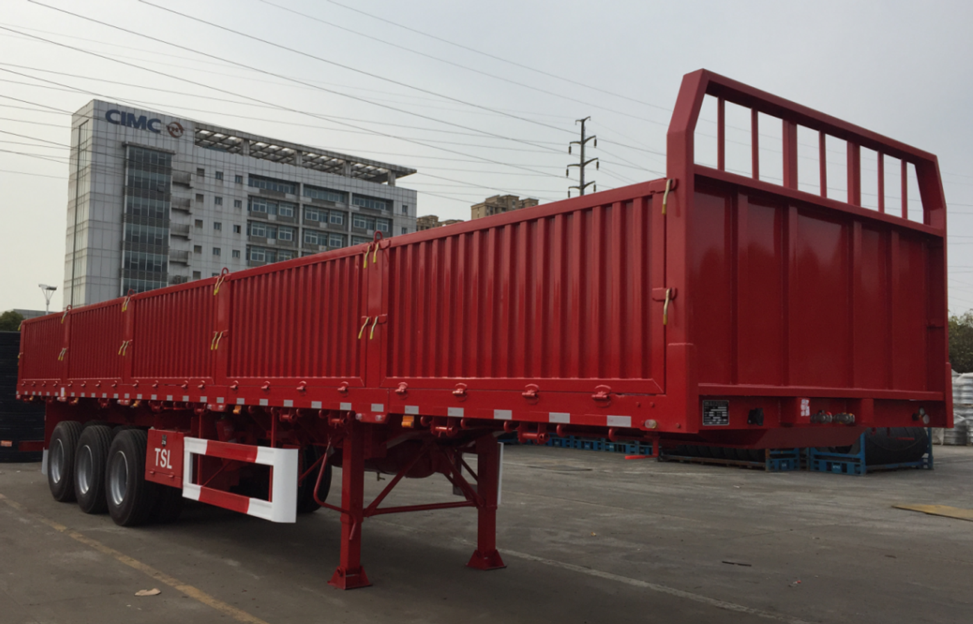 Red THT9480 drop-side semi-trailer