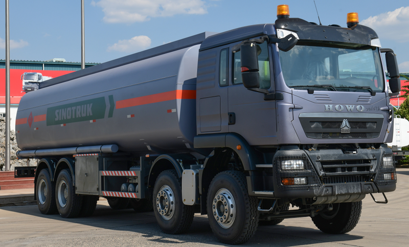 Grey HOWO-TX 8×4 fuel tanker