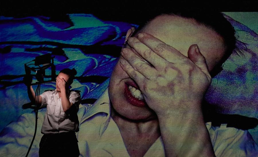 How to Break Out of a Detention Centre