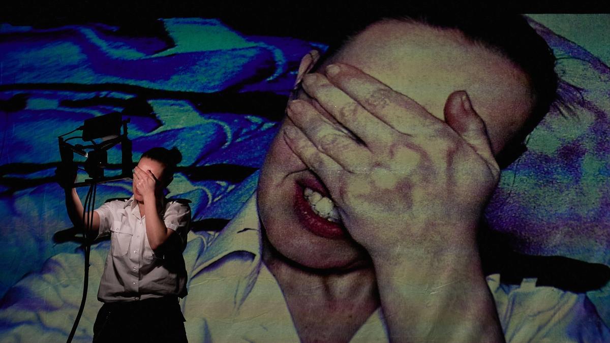 How to Break Out of a Detention Centre