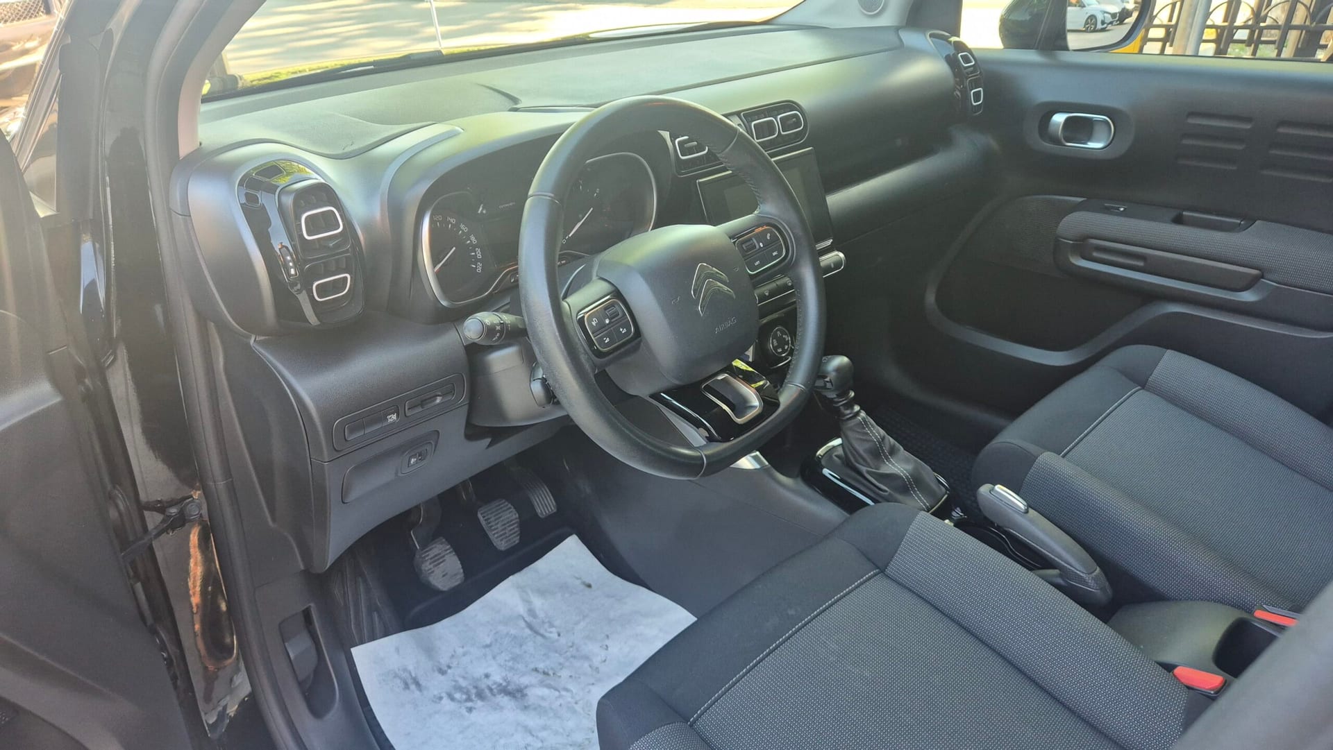 Citroën C3 Aircross BlueHdi 110 S&S Shine — foto 9 di 22