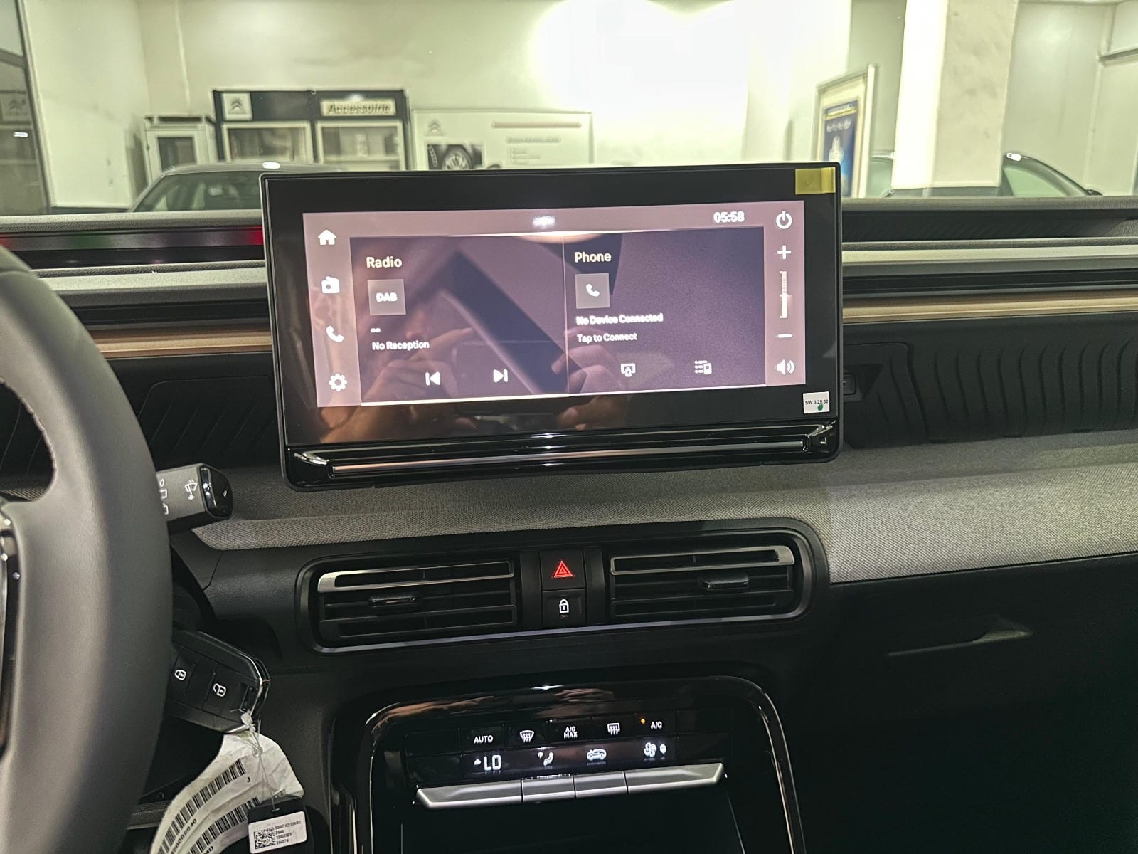 Nuova Citroën C3 Aircross Plus Hybrid 145cv Automatico — foto 9 di 14