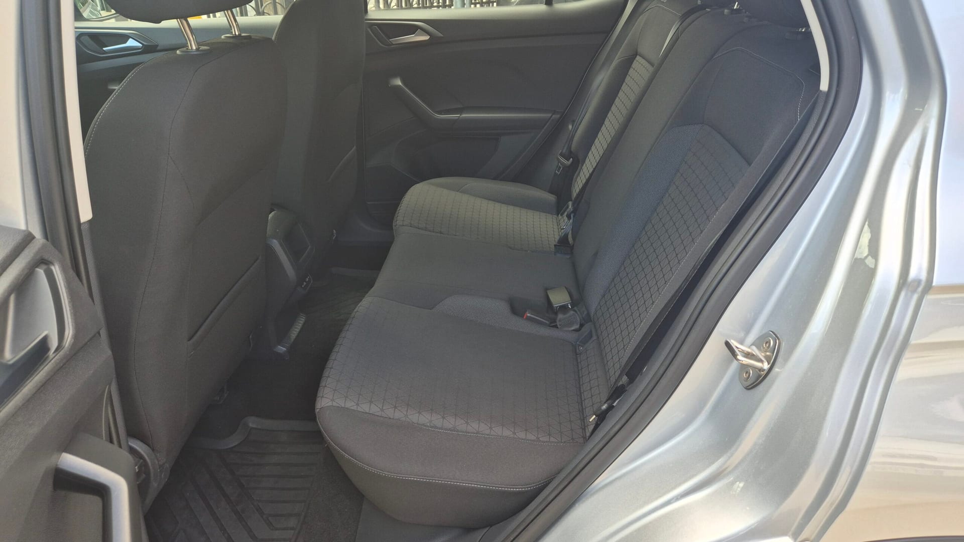 Volkswagen T-Cross 1.0 TSI Style — foto 17 di 22
