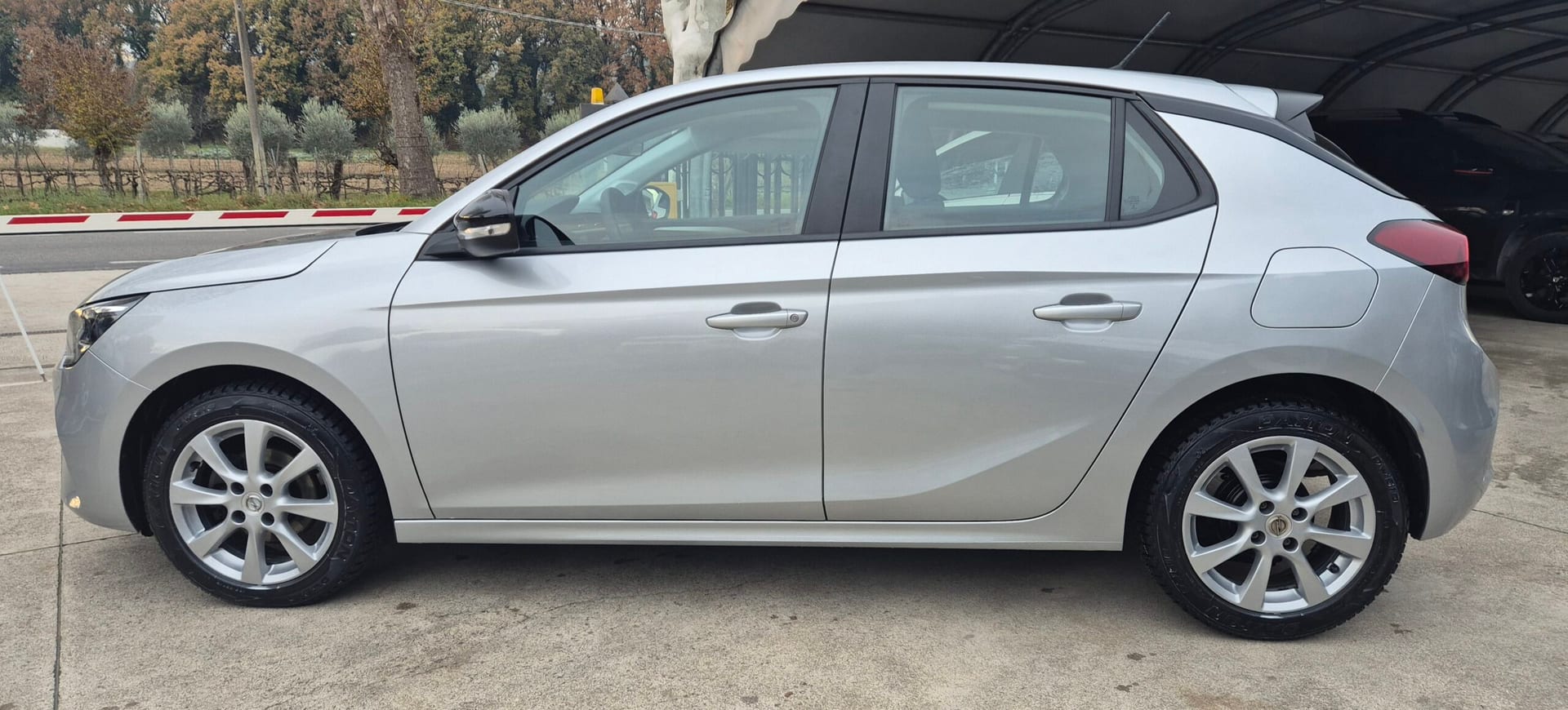 Opel Corsa 1.2 Edition — foto 8 di 22