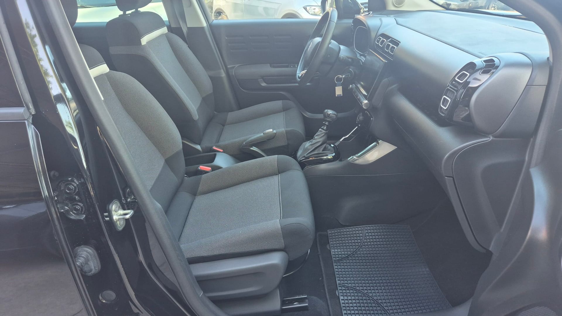 Citroën C3 Aircross BlueHdi 110 S&S Shine — foto 12 di 22