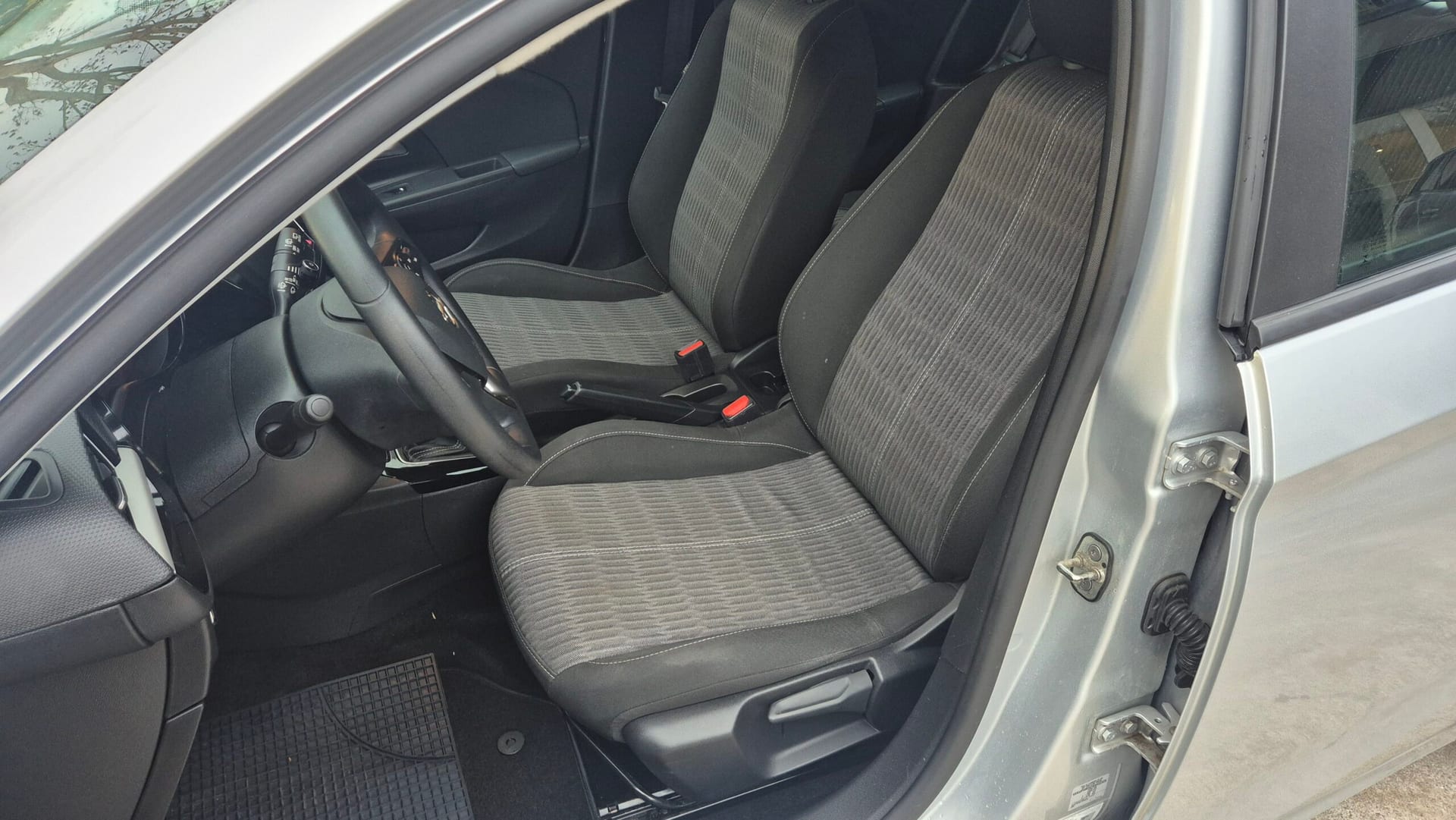 Opel Corsa 1.2 Edition — foto 9 di 22