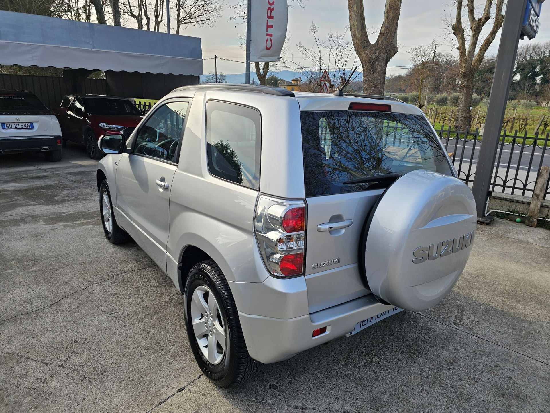 Suzuki Grand Vitara — foto 4 di 8