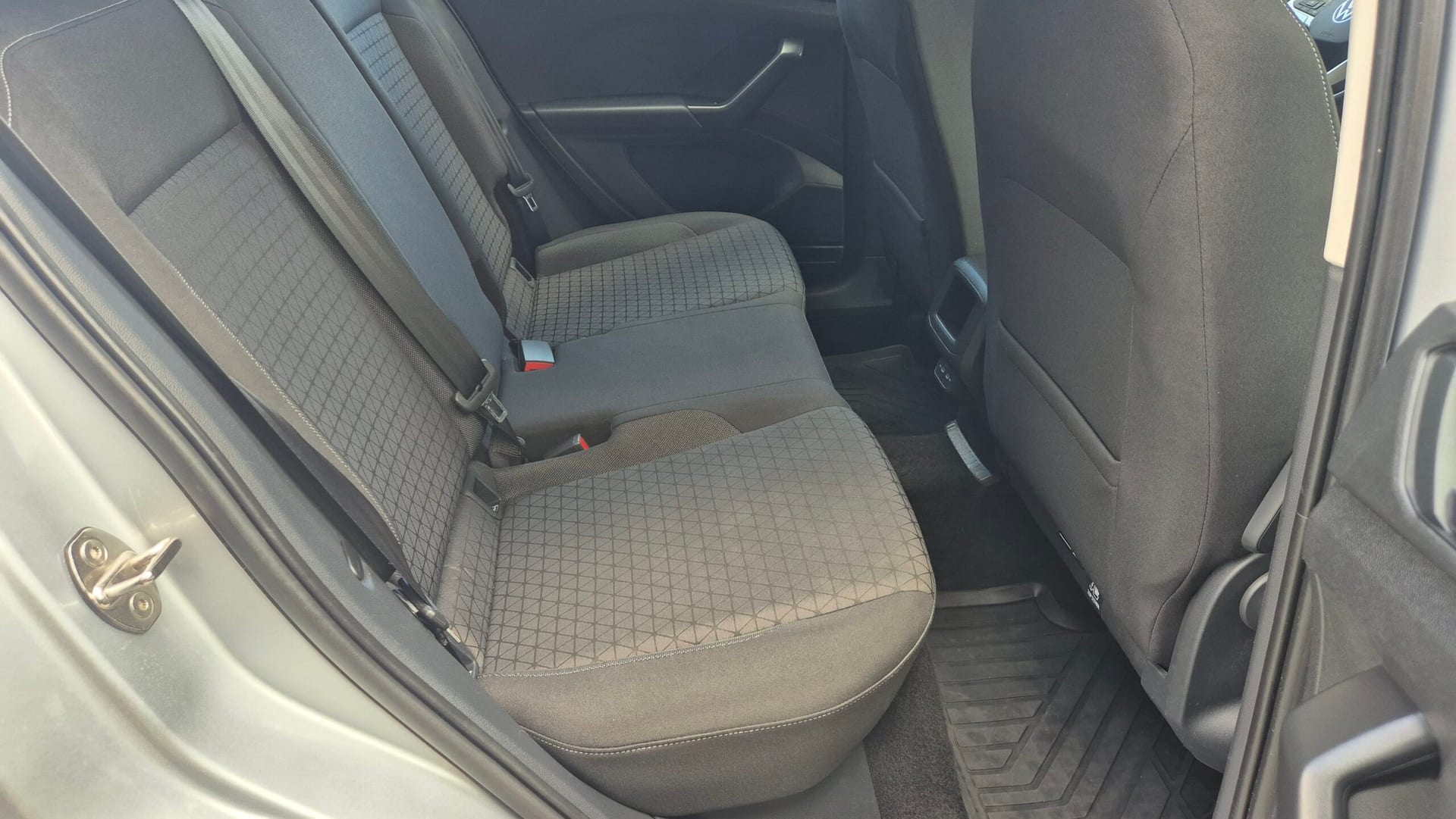 Volkswagen T-Cross 1.0 TSI Style — foto 16 di 22
