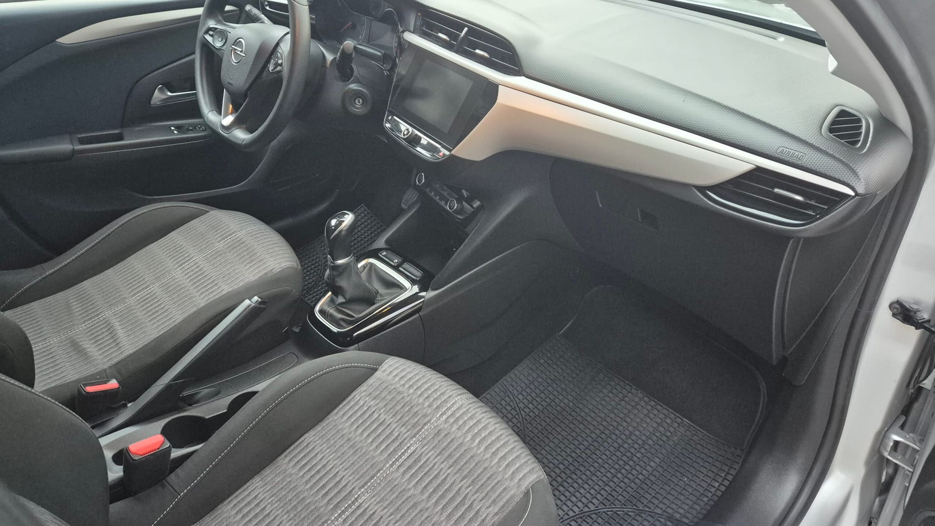 Opel Corsa 1.2 Edition — foto 15 di 22