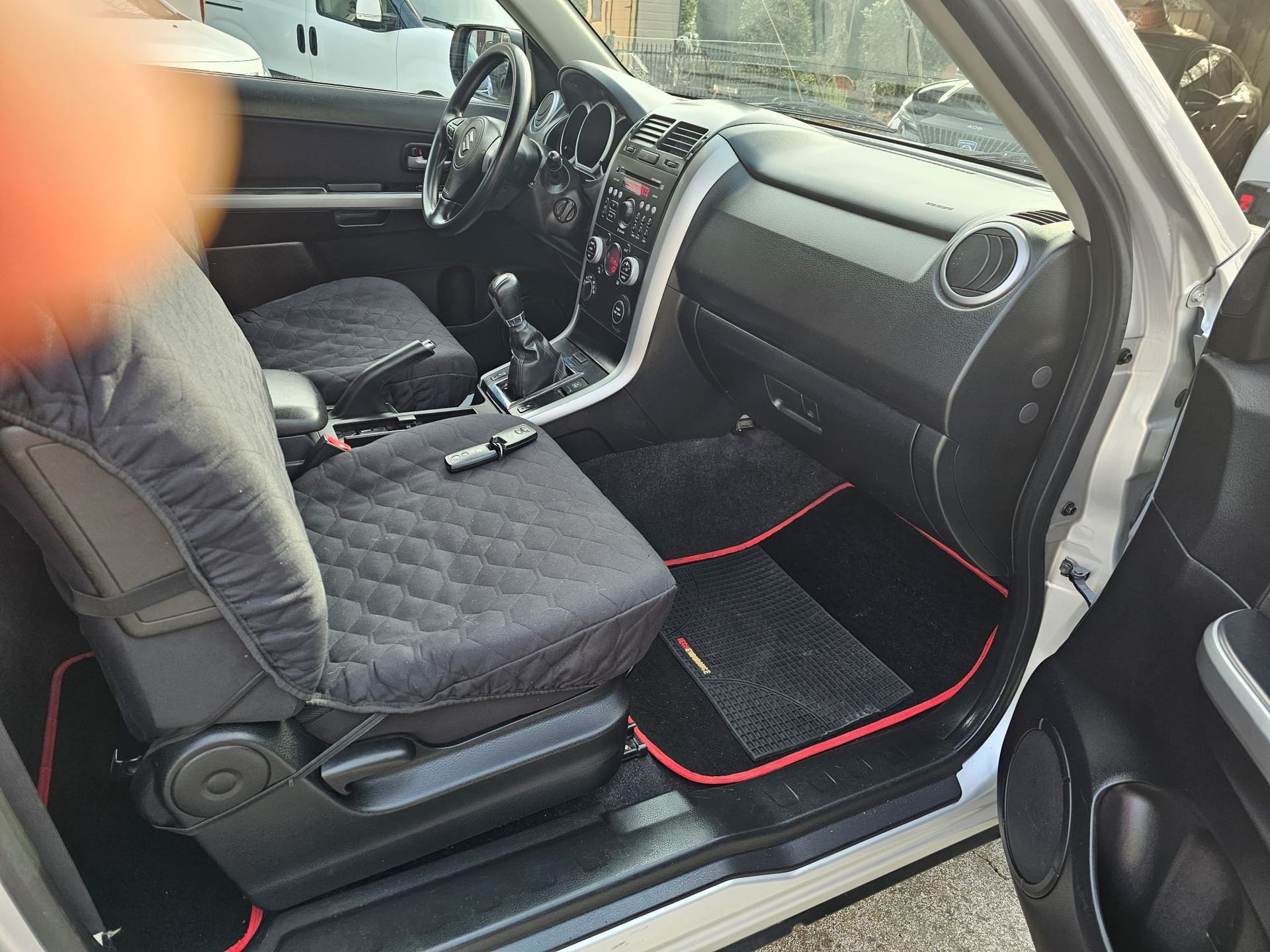 Suzuki Grand Vitara — foto 6 di 8