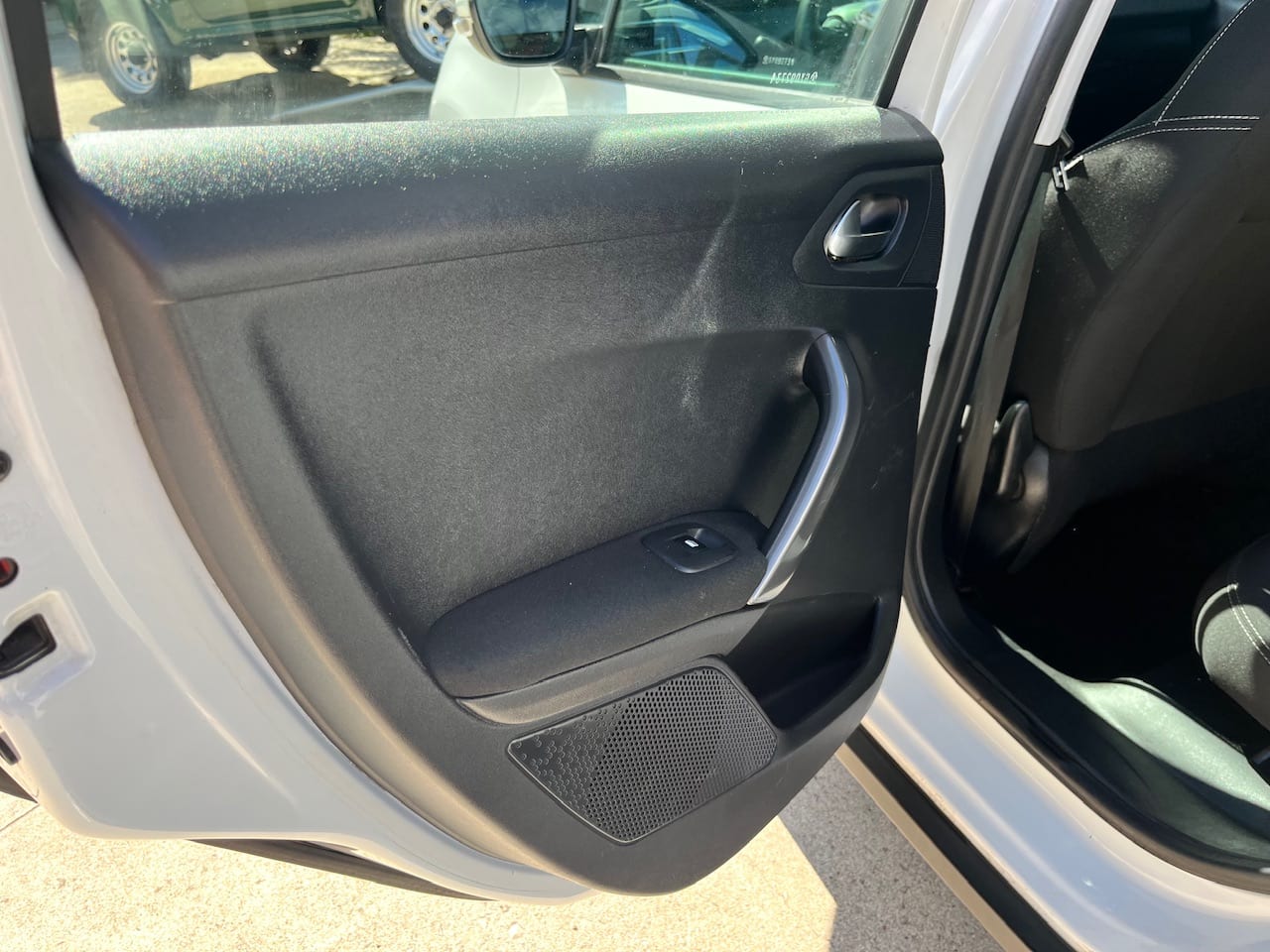 Peugeot 2008 Active 75 BlueHDi — foto 11 di 21