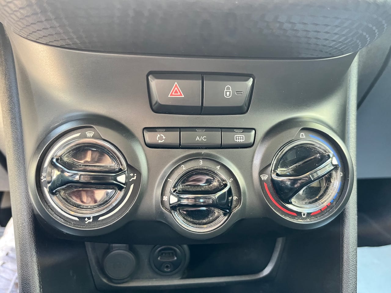 Peugeot 2008 Active 75 BlueHDi — foto 21 di 21