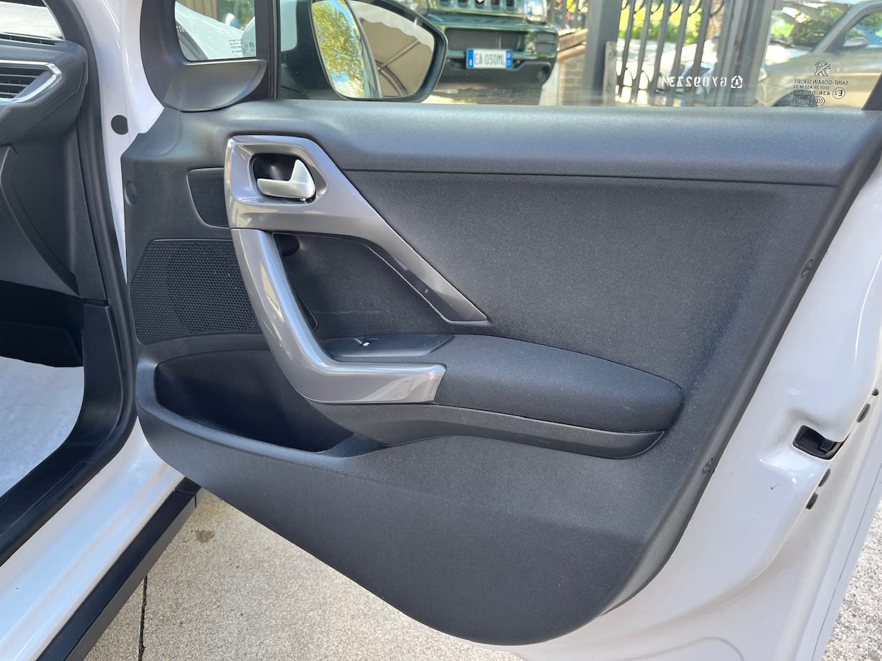 Peugeot 2008 Active 75 BlueHDi — foto 13 di 21