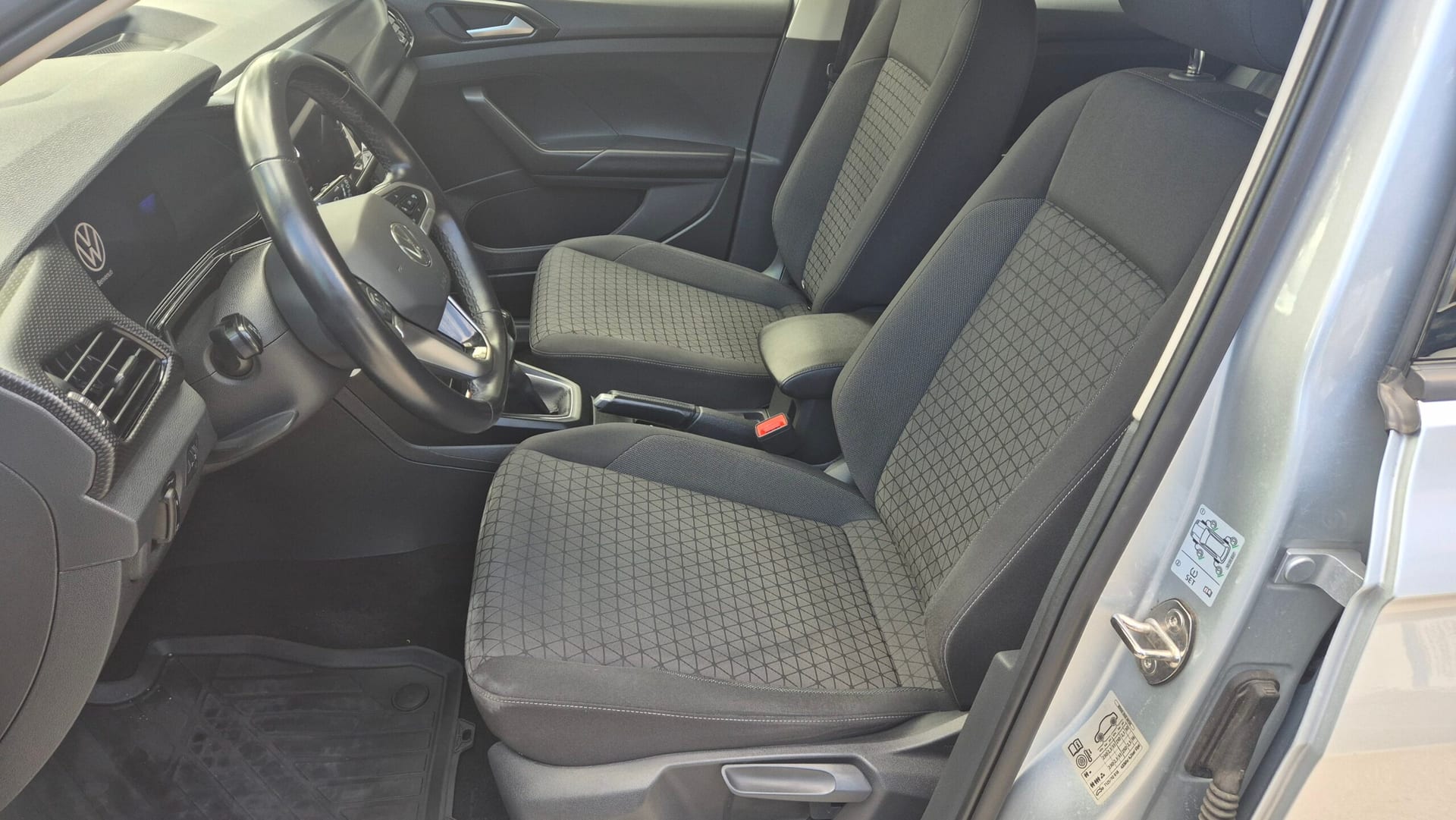Volkswagen T-Cross 1.0 TSI Style — foto 10 di 22