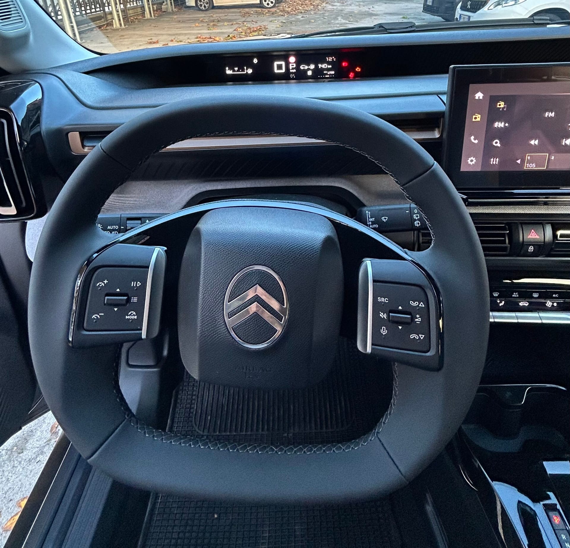 Nuova Citroën C3 Aircross Plus Hybrid 145cv Automatico — foto 11 di 14