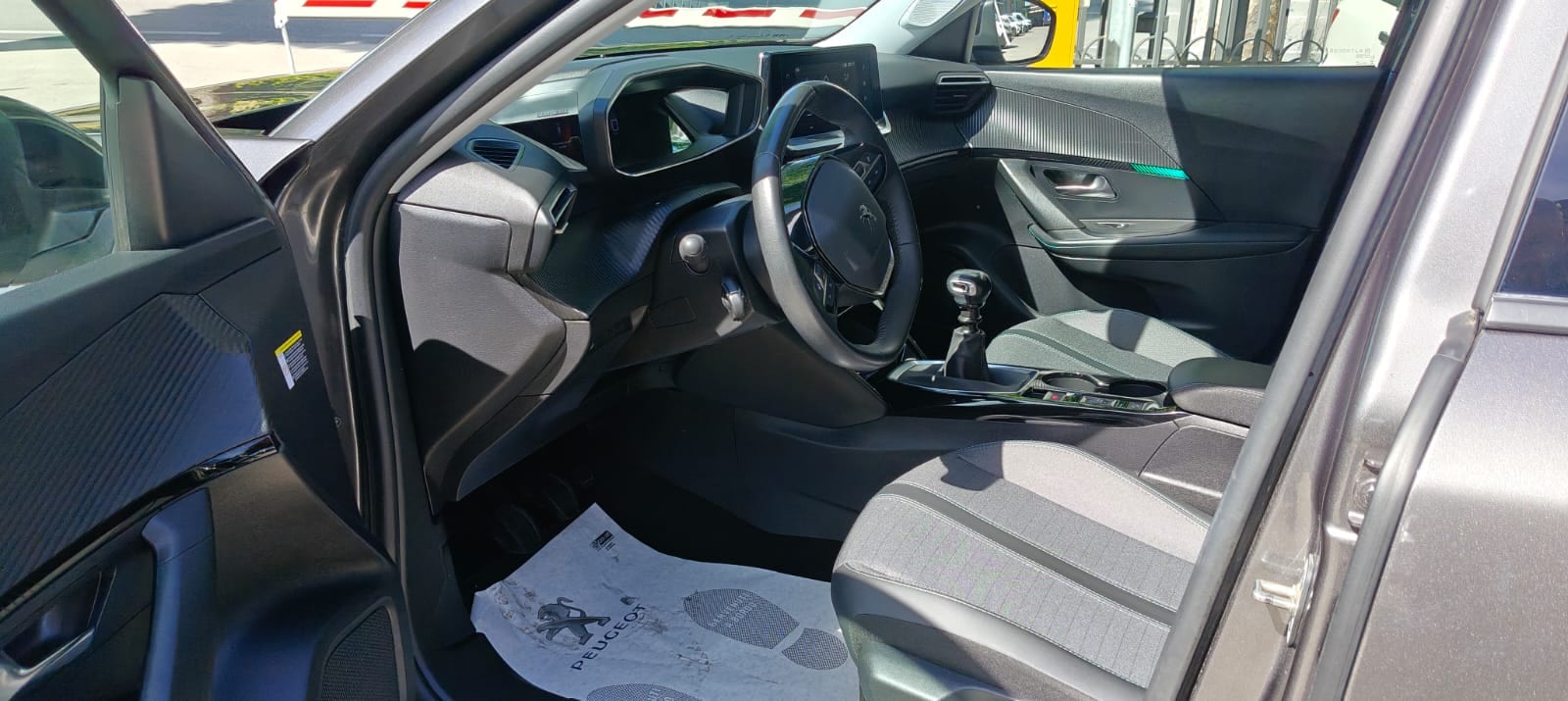 Peugeot 2008 Pure Tech 130 S&S Allure — foto 7 di 19