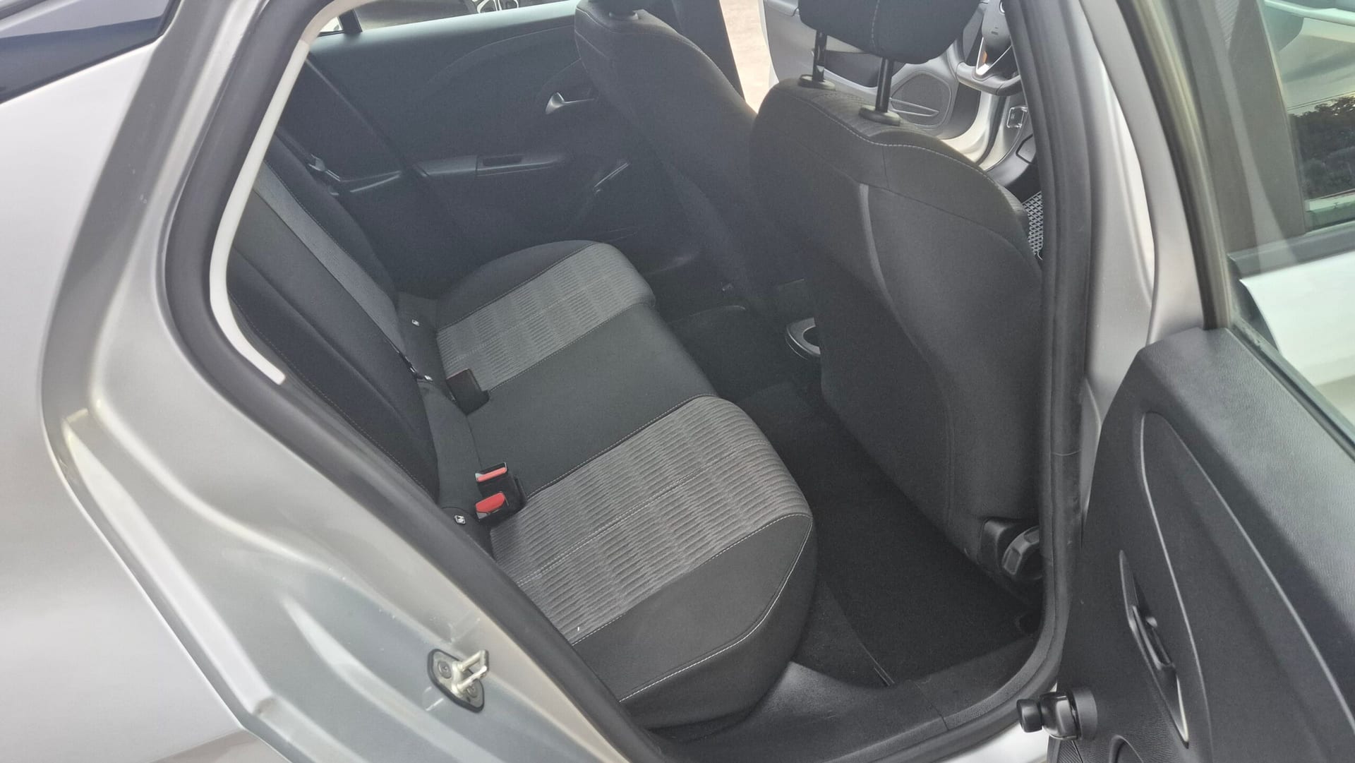 Opel Corsa 1.2 Edition — foto 13 di 22