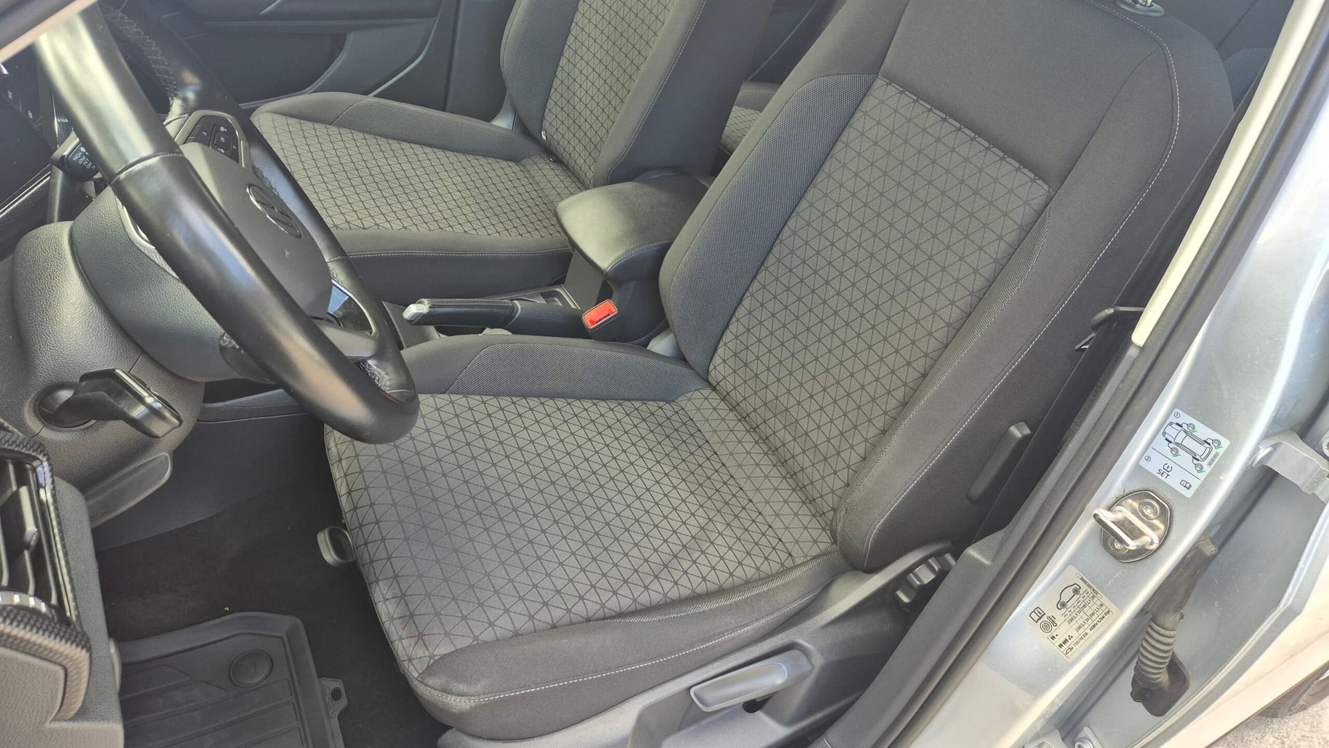 Volkswagen T-Cross 1.0 TSI Style — foto 12 di 22