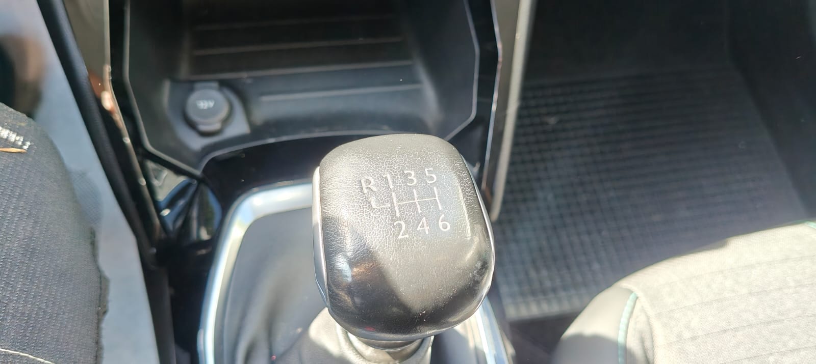 Peugeot 2008 Pure Tech 130 S&S Allure — foto 12 di 19