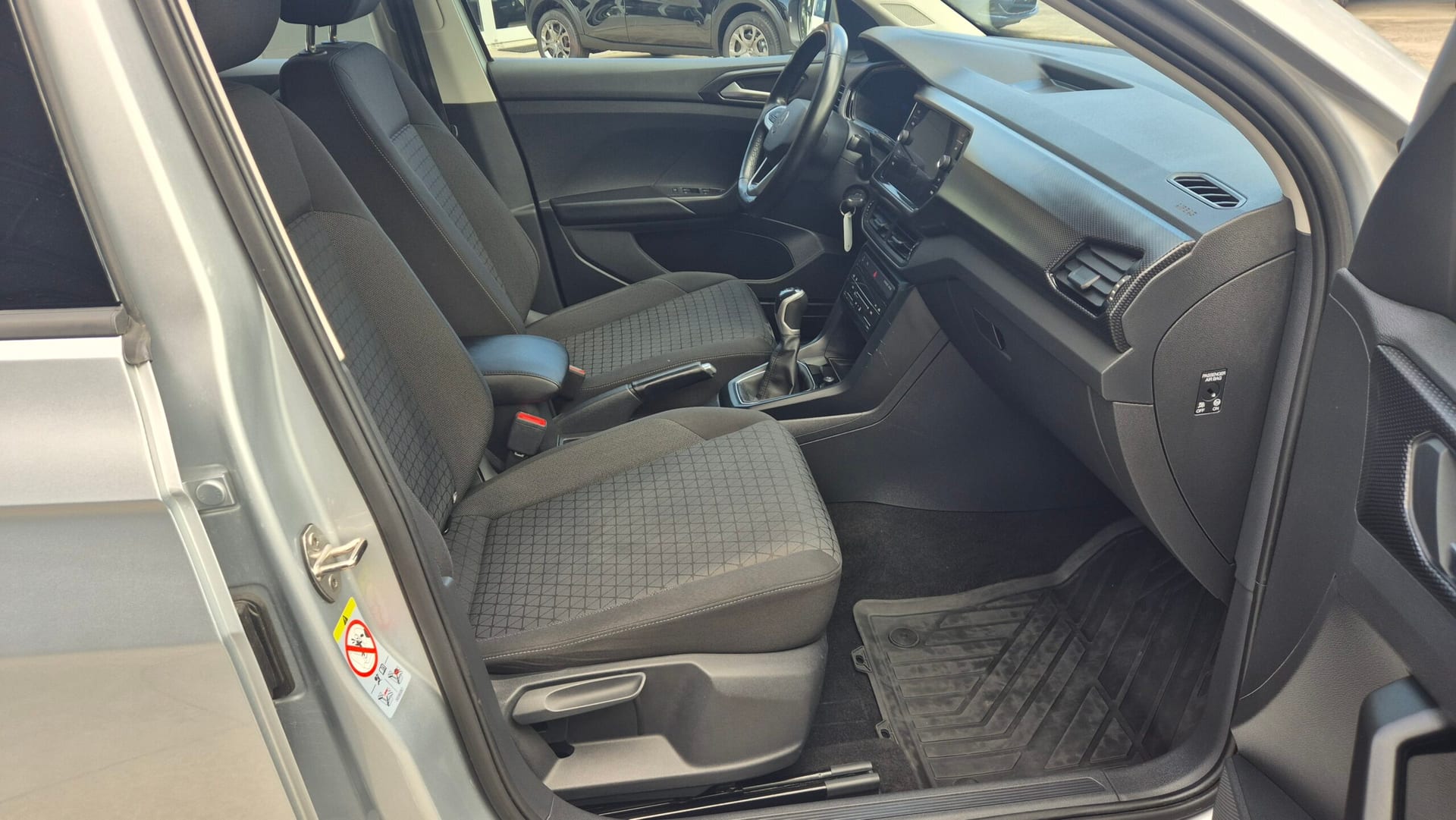 Volkswagen T-Cross 1.0 TSI Style — foto 13 di 22