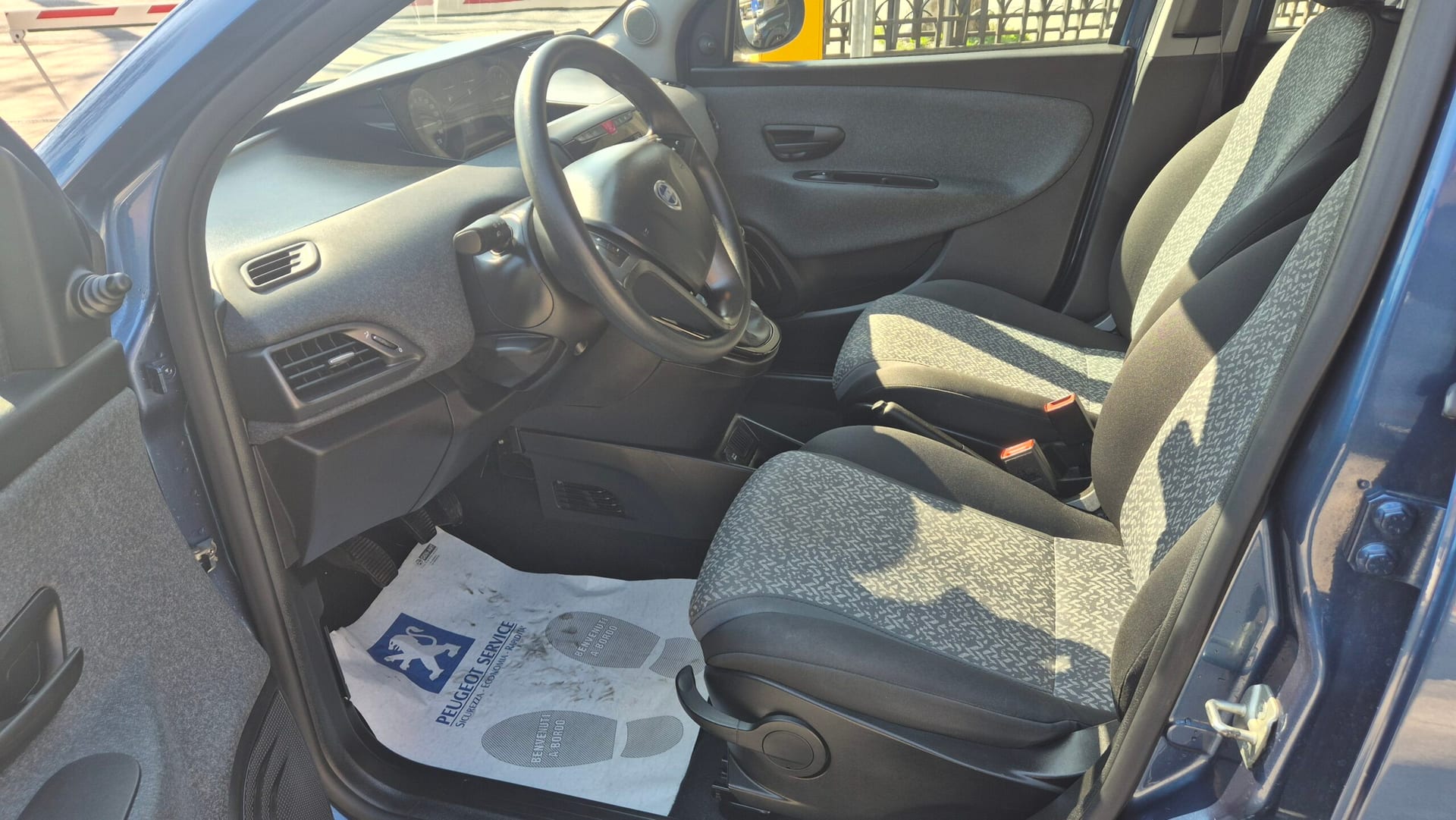 Lancia Ypsilon 1.0 FireFly 5p Hibrid Silver — foto 8 di 19