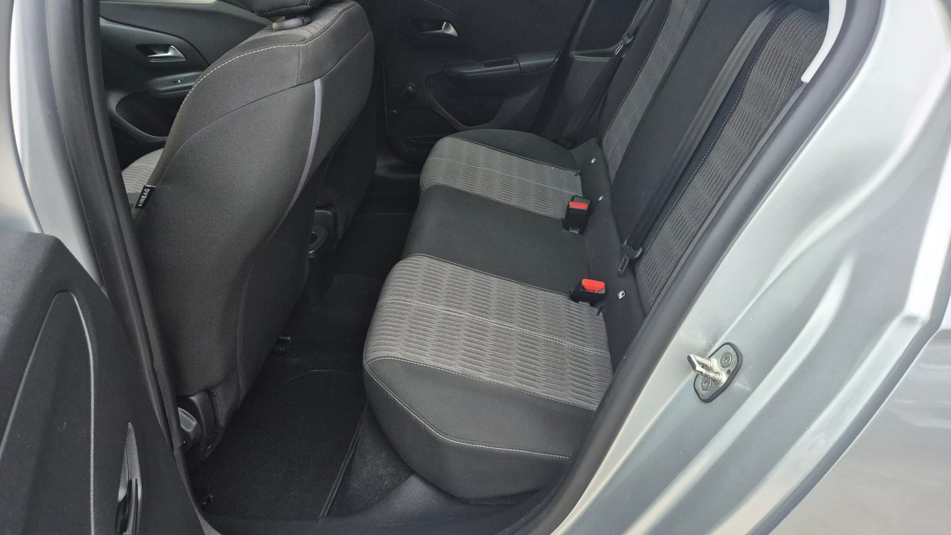 Opel Corsa 1.2 Edition — foto 11 di 22