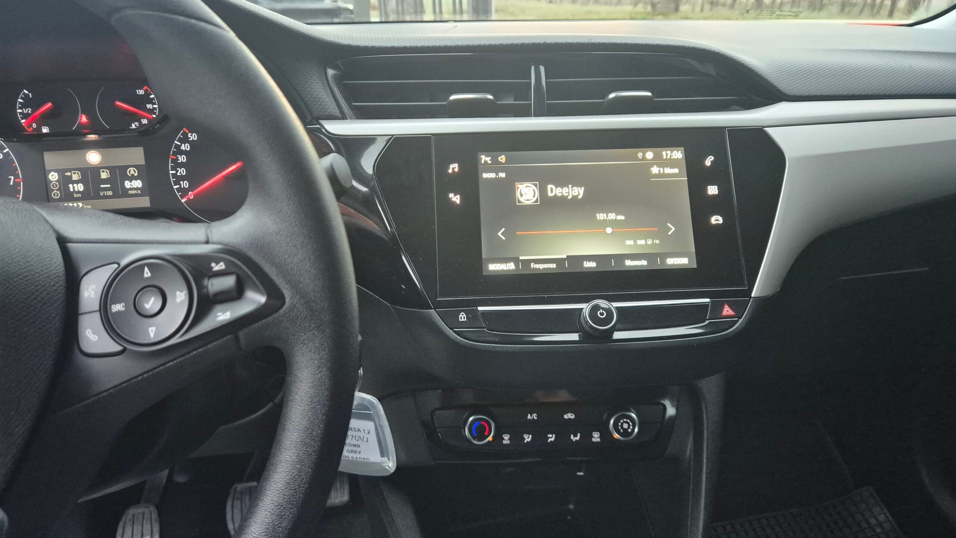Opel Corsa 1.2 Edition — foto 17 di 22