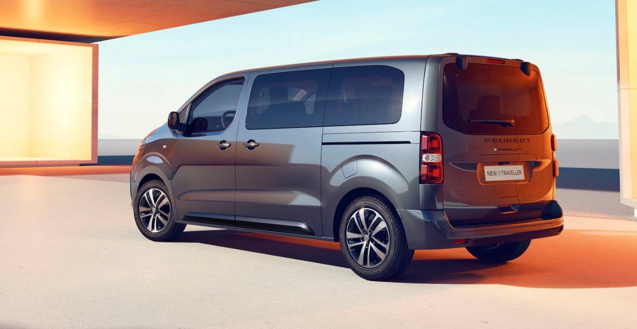 Peugeot TRAVELLER — foto in concessionaria