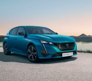NUOVA Peugeot 308 — foto in concessionaria