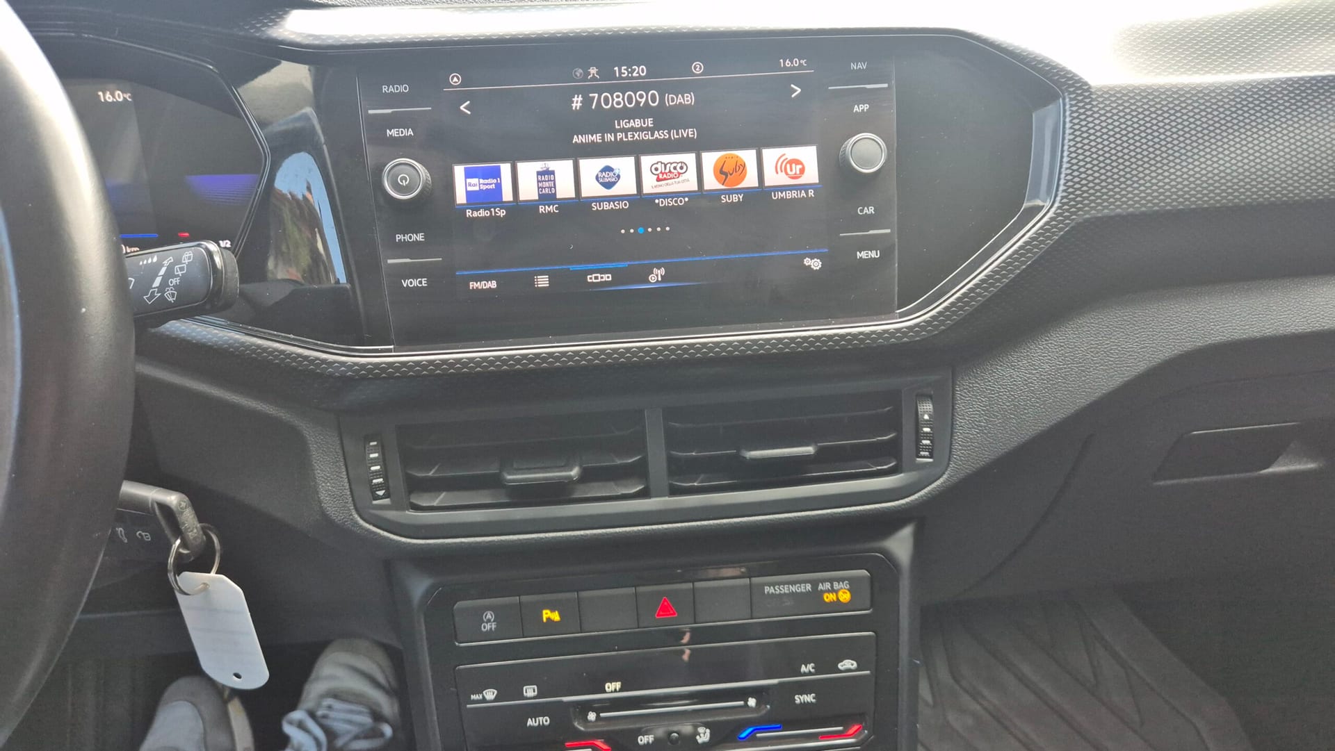 Volkswagen T-Cross 1.0 TSI Style — foto 21 di 22