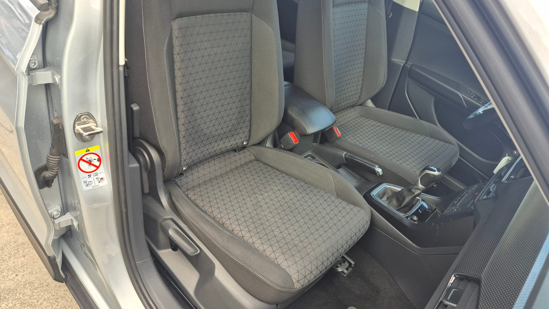 Volkswagen T-Cross 1.0 TSI Style — foto 15 di 22
