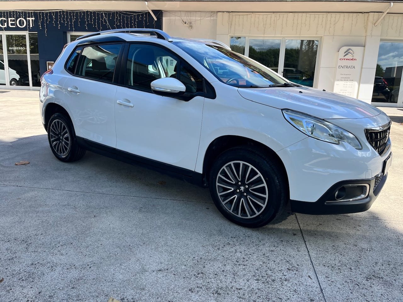 Peugeot 2008 Active 75 BlueHDi — foto 5 di 21