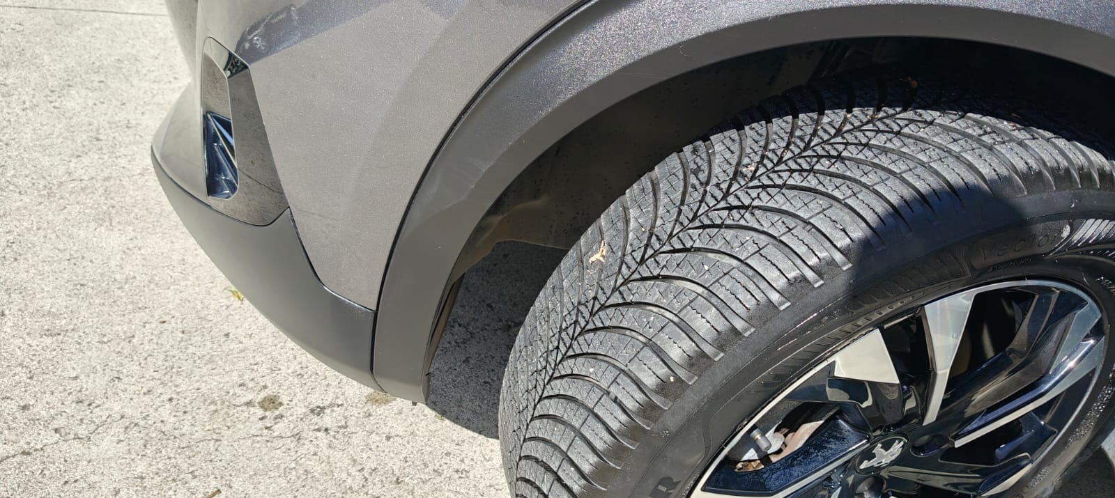 Peugeot 2008 Pure Tech 130 S&S Allure — foto 5 di 19