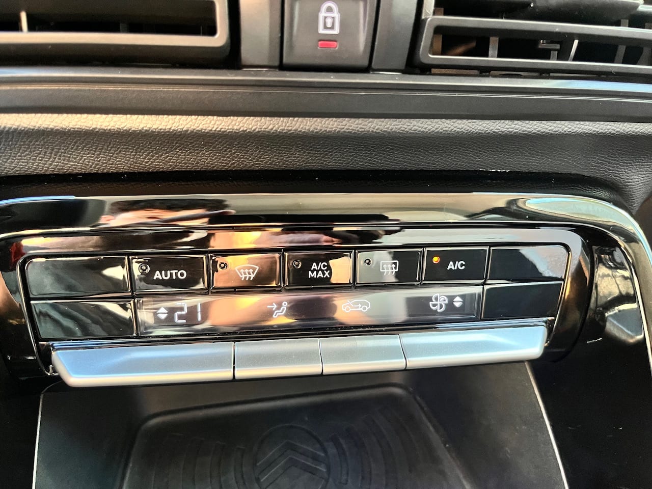Citroën C3 Puretech 100 MAX — foto 21 di 25