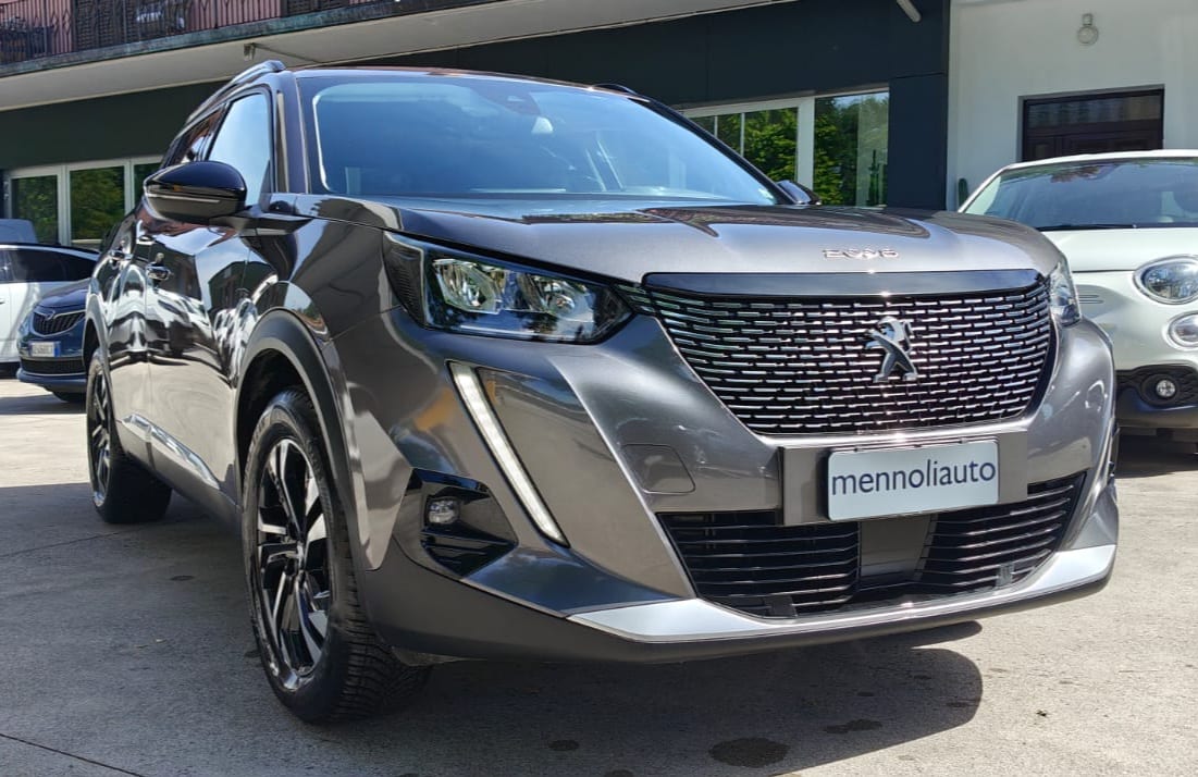 Peugeot 2008 Pure Tech 130 S&S Allure — foto in concessionaria
