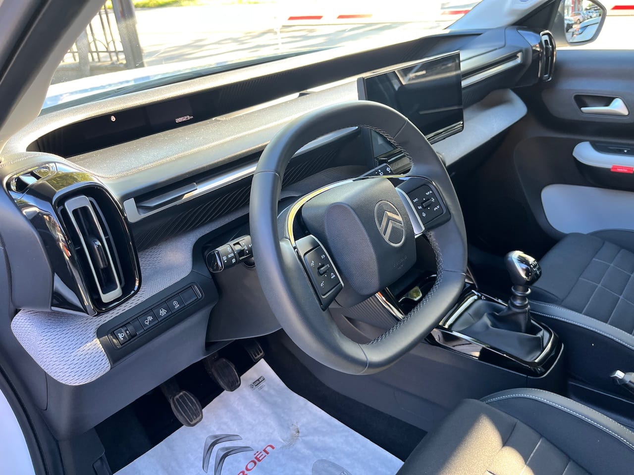 Citroën C3 Puretech 100 MAX — foto 19 di 25
