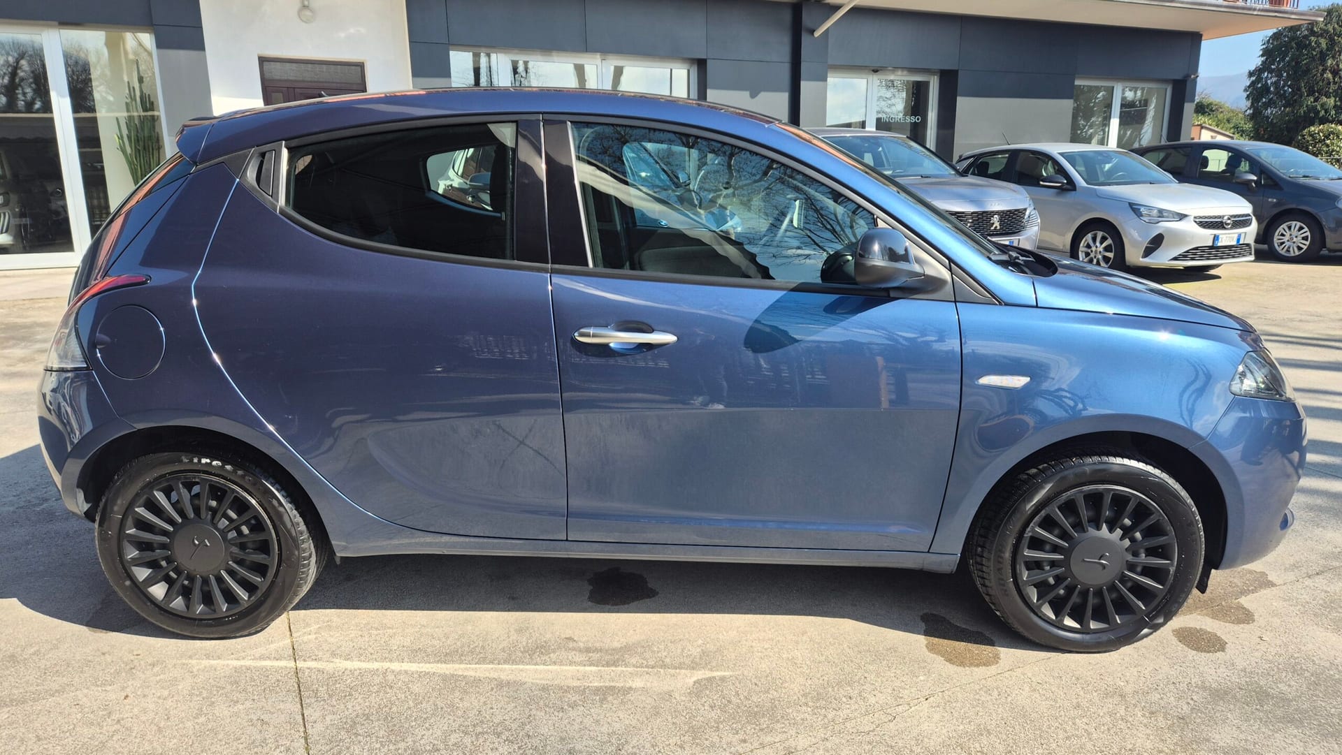 Lancia Ypsilon 1.0 FireFly 5p Hibrid Silver — foto 4 di 19