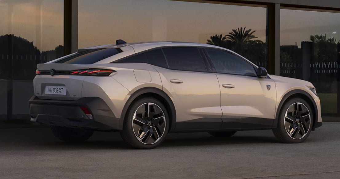 Peugeot 408 — foto in concessionaria