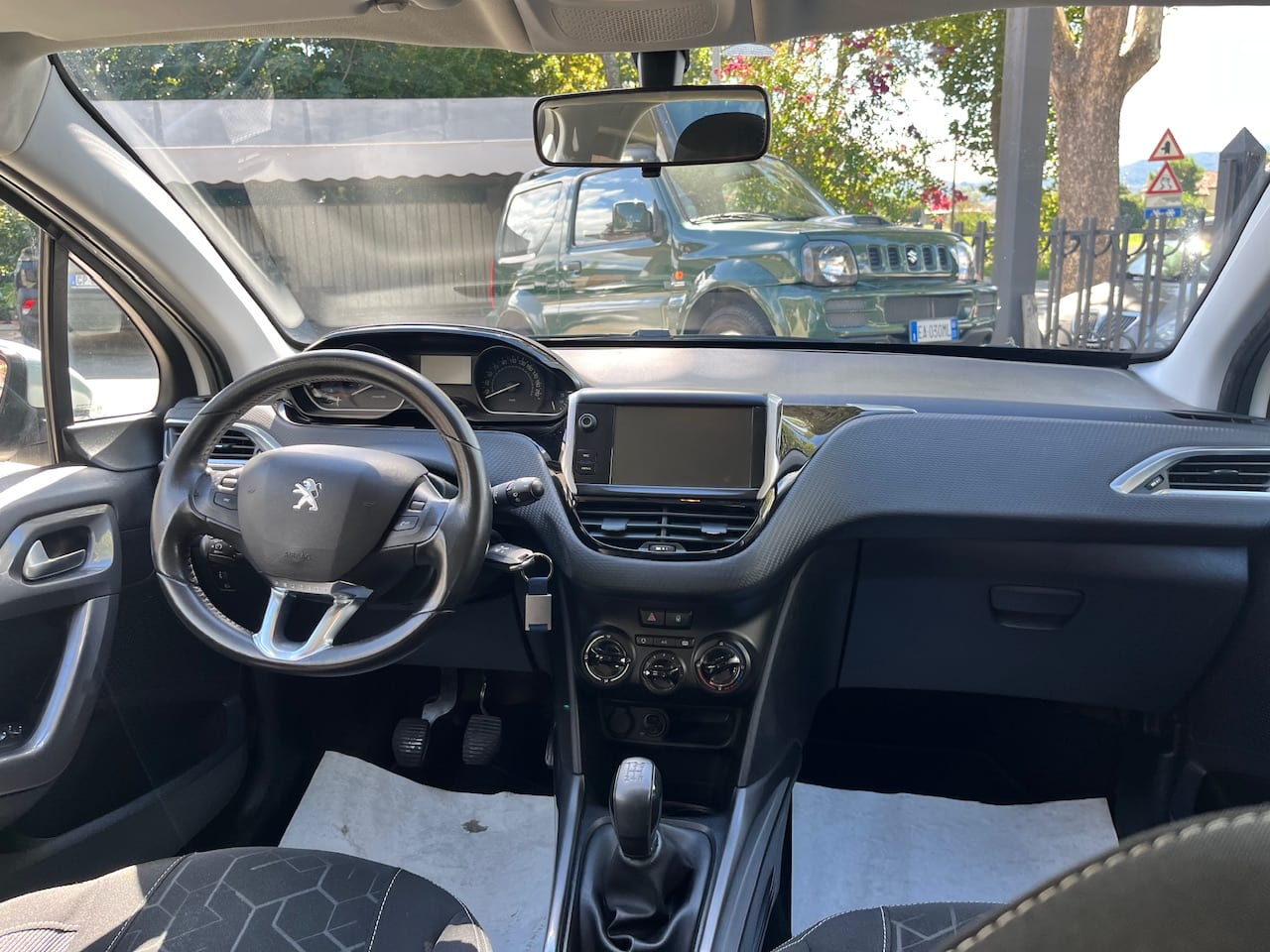 Peugeot 2008 Active 75 BlueHDi — foto 17 di 21