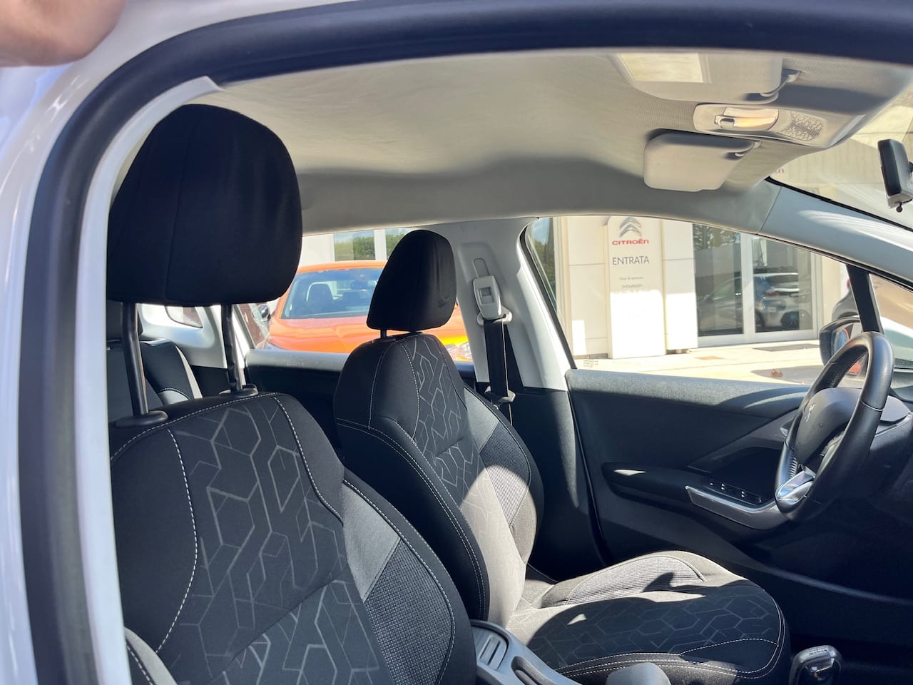 Peugeot 2008 Active 75 BlueHDi — foto 16 di 21