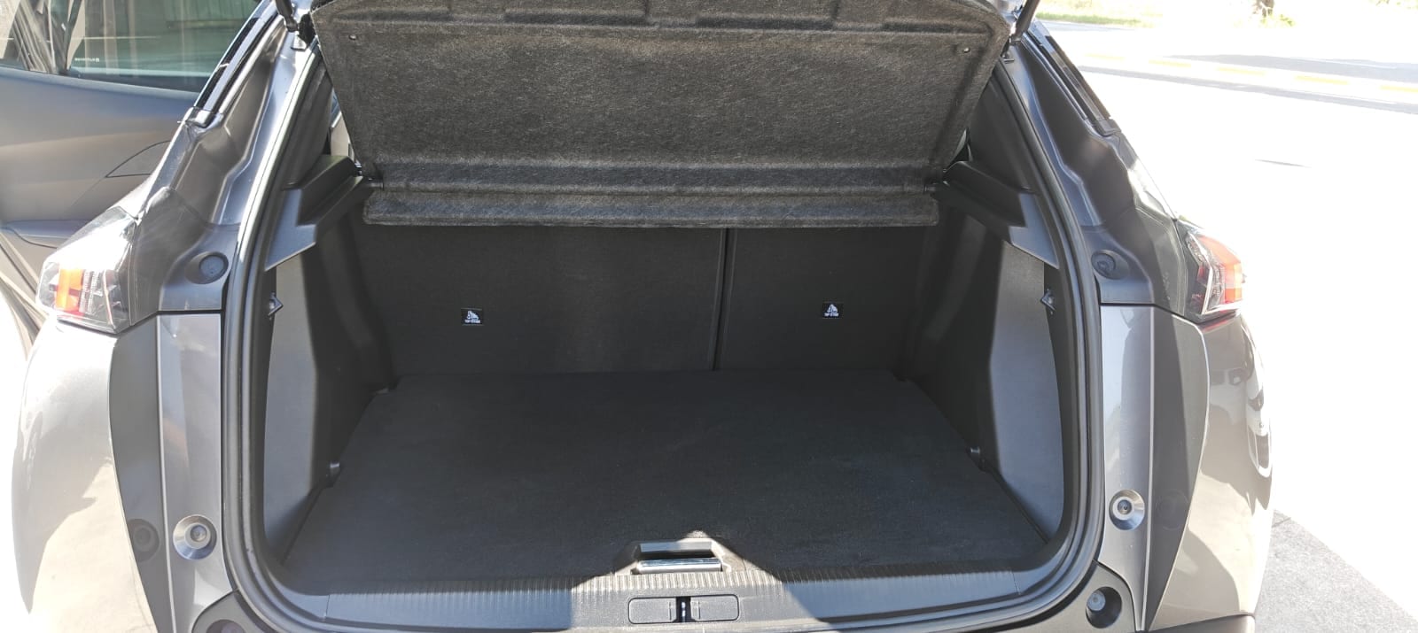 Peugeot 2008 Pure Tech 130 S&S Allure — foto 16 di 19