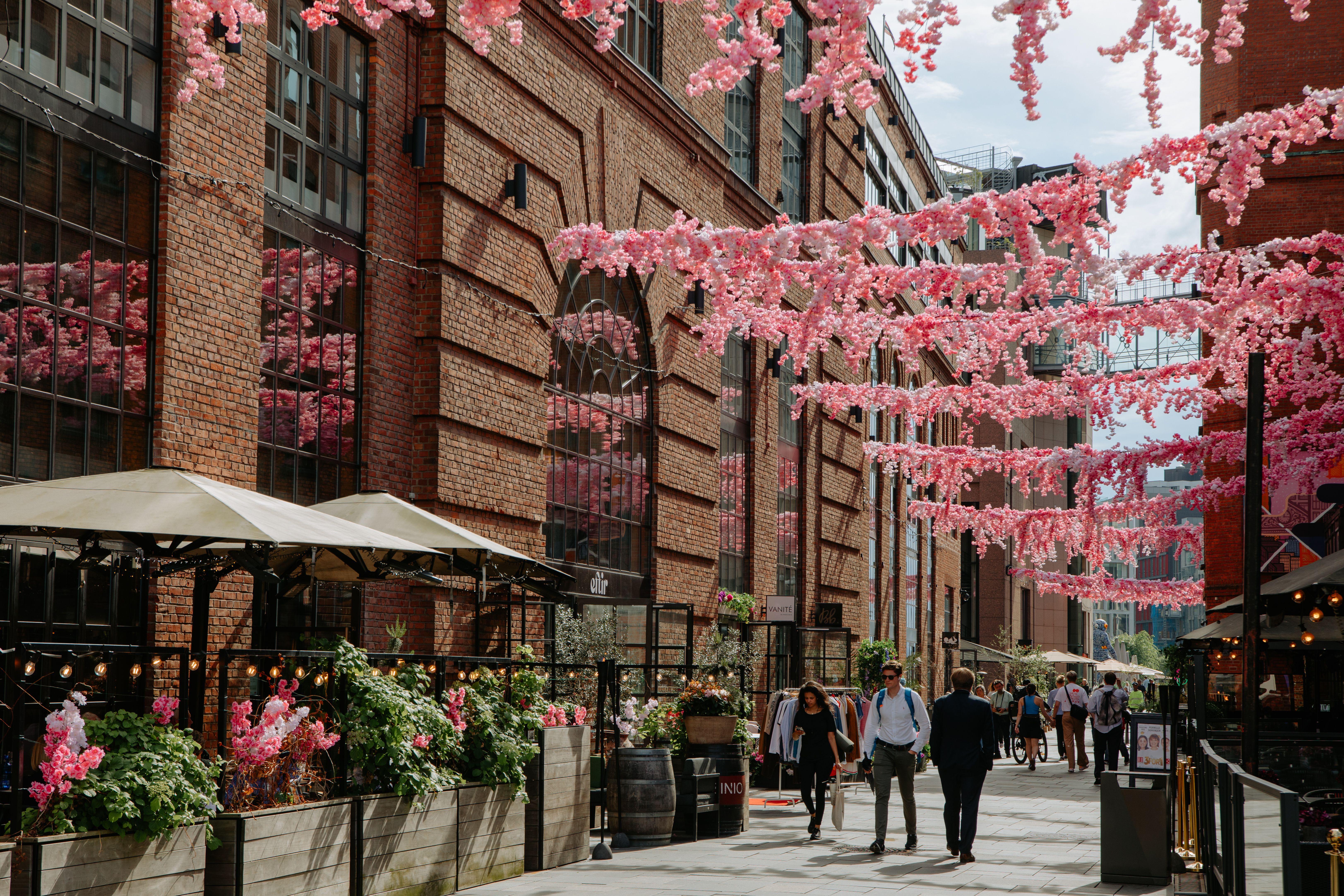 Handlegaten (Holmens gate) i sommerdrakt