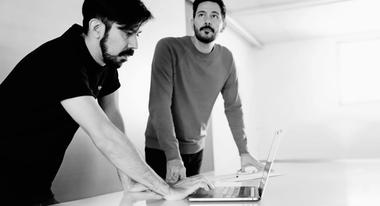 Fundadores de Disruptive®, agencia de branding y diseño estratégico de Buenos Aires, desarrollando soluciones para marcas y negocios.