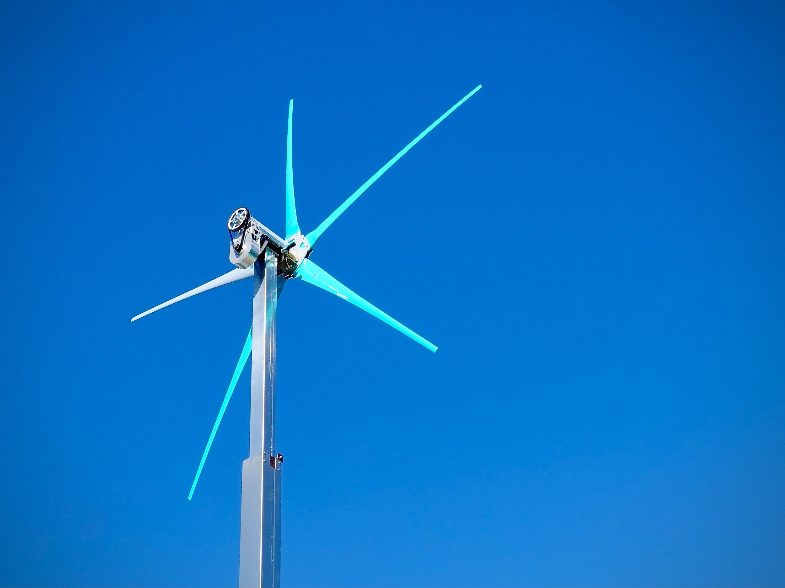 Engineering Resilience: Uprise Energy Mobile Power Station's High Wind Protocol